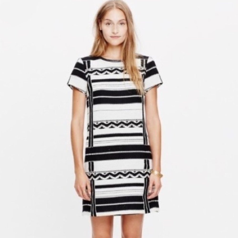 𝅺Madewell Black & White Geo Jacquard Sleeveless Leather Trim Shift Dress Size 4